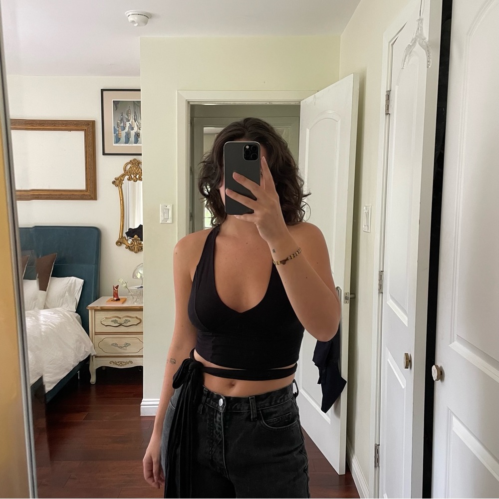 tie black tank top